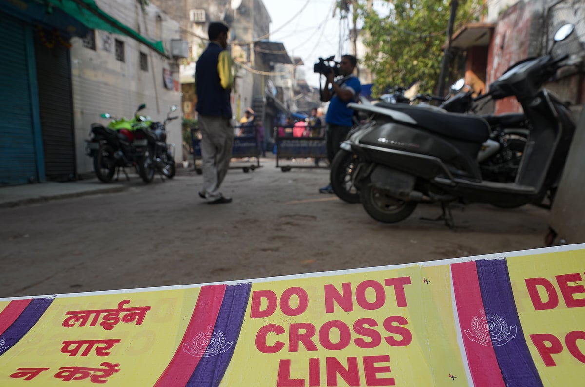 <div class="paragraphs"><p>An area near the site of the Red Fort blast in Delhi that has been cordoned off for investigation. (Photo: PTI)</p></div>