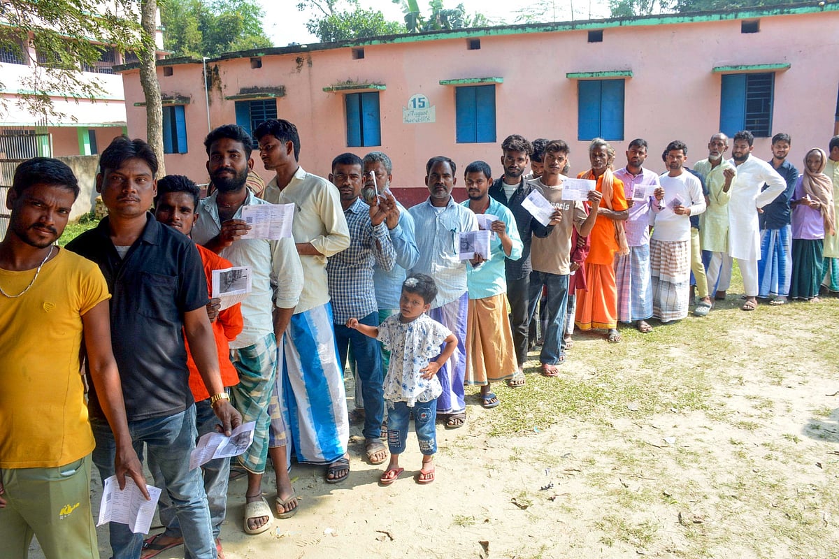 <div class="paragraphs"><p>Voters wait in a queue to cast their votes at a polling booth during the second and final phase of the Bihar Assembly elections, in Katihar on Nov. 11, 2025. (Photo source: PTI)</p></div>