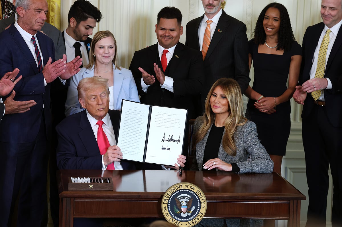 <div class="paragraphs"><p>US&nbsp;President Donald Trump and first lady Melania Trump sign the "Fostering the Future" executive order&nbsp;in the East Room of the White House in Washington on Nov. 13. (Photographer: Anna Moneymaker/Getty Images)</p></div>