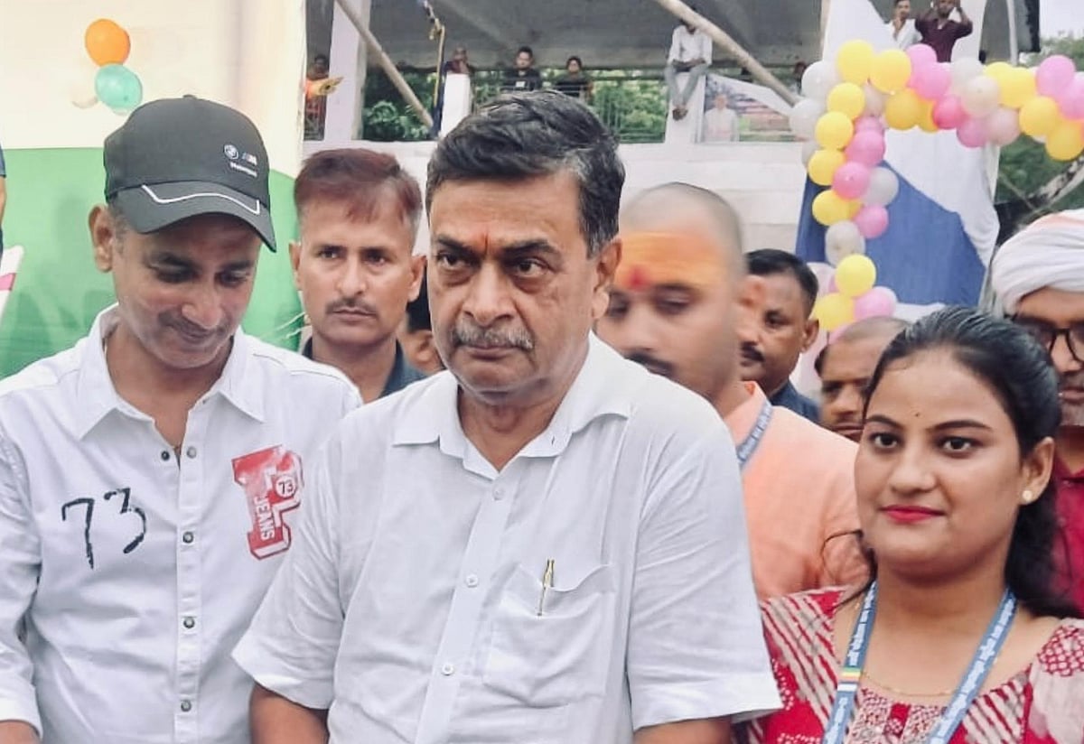 <div class="paragraphs"><p>RK Singh (centre)&nbsp;was on Saturday suspended from the BJP for "anti-party" activities. (Photo: RK Singh's X account)</p></div>