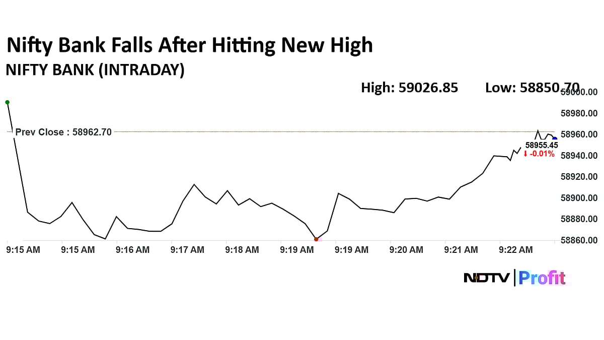 Stock Market LIVE: Sensex Falls Over 370 Points, Nifty Declines 0.5% As HDFC Bank, RIL Shares Weigh