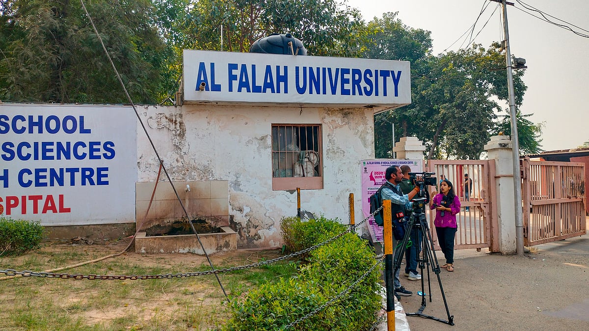 <div class="paragraphs"><p>Media persons outside the Al Falah School of Medical Sciences and Research Centre, in Faridabad, Haryana, on Tuesday, Nov. 18, 2025. (Photo: PTI)</p></div>