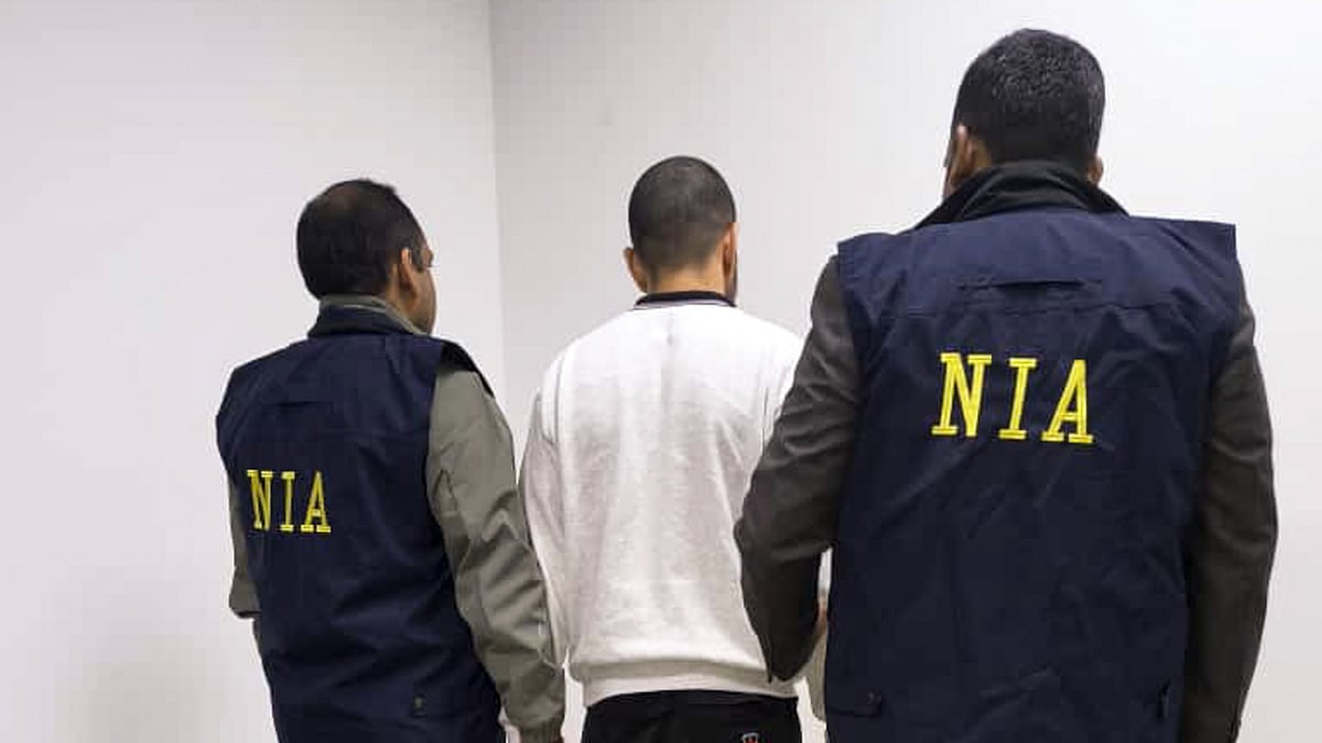 <div class="paragraphs"><p>Gangster Anmol Bishnoi, key accused in murder of NCP leader Baba Siddique, accompanied by the NIA officials during his deportation from the US to India. (Photo: PTI)</p></div>