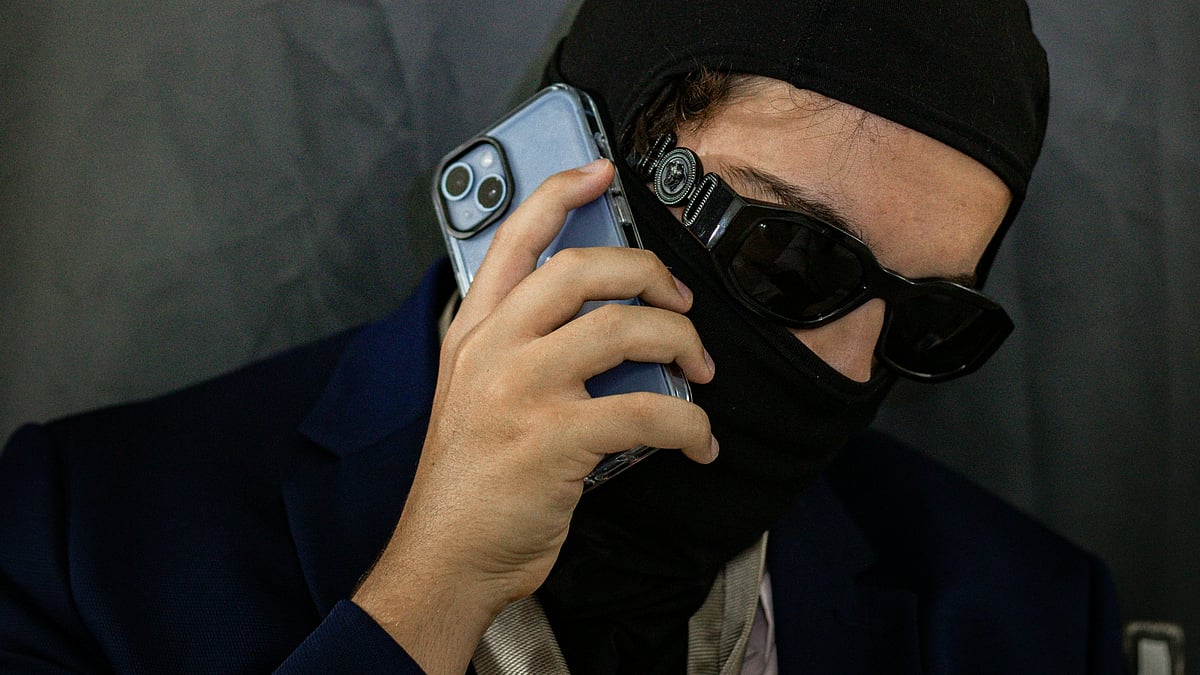 <div class="paragraphs"><p>The city, which has long grappled with "Apple picking," is now witnessing thieves who are reportedly returning snatched phones that fail to meet their brand preference (Image source: Unsplash)</p></div>