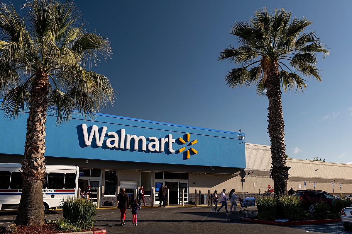 <div class="paragraphs"><p>A&nbsp;Walmart store in San Leandro, California. (Photographer: David Paul Morris/Bloomberg)</p></div>
