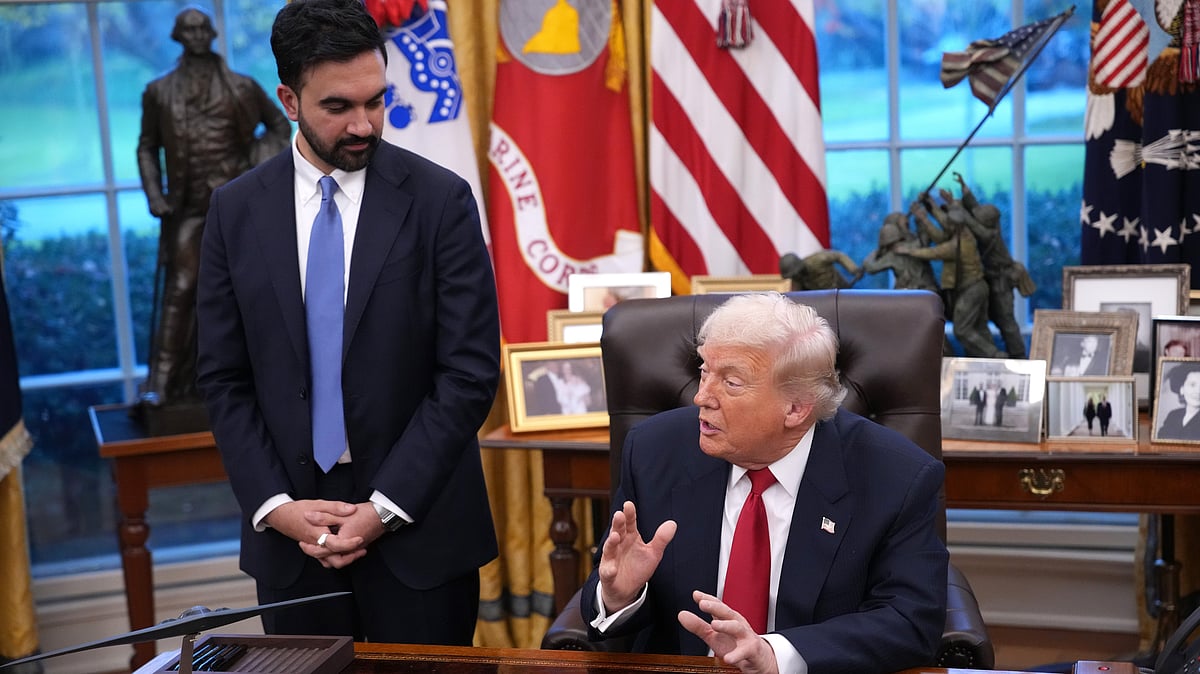 <div class="paragraphs"><p>Shares of ConEd fell as much as 1.4% after Donald Trump made his remarks. (Photo: Bloomberg)</p></div>