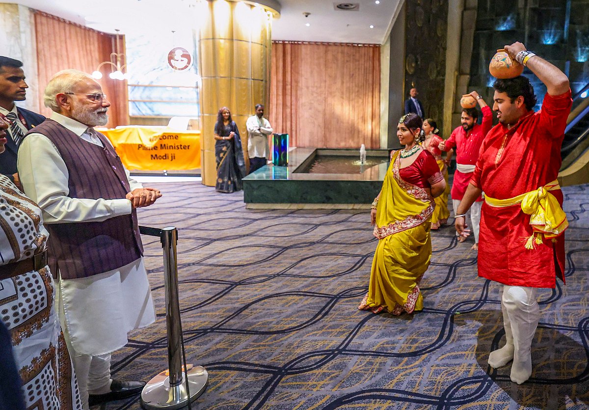 <div class="paragraphs"><p>In this image posted on Nov. 21, 2025, Prime Minister Narendra Modi being welcomed with a performance by artistes of the Indian community, in Johannesburg, South Africa. (@narendramodi/X via PTI Photo)</p></div>