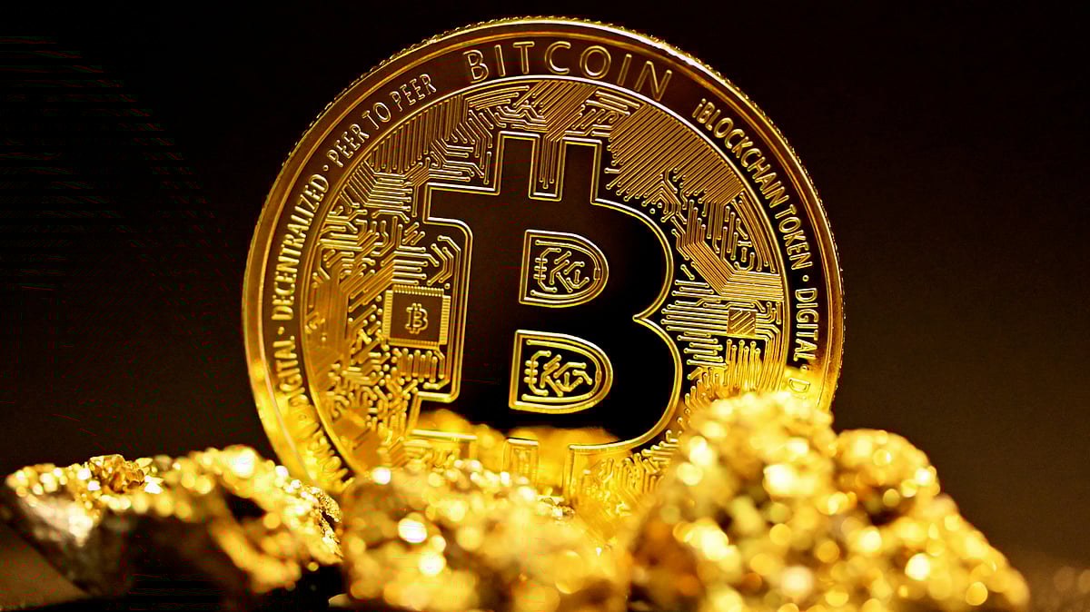 <div class="paragraphs"><p>The largest cryptocurrency dropped as much as 7.6% on Friday to $80,553, deepening a selloff that’s erased nearly 25% of its value this month. (Photo by Kanchanara on Unsplash)</p></div>