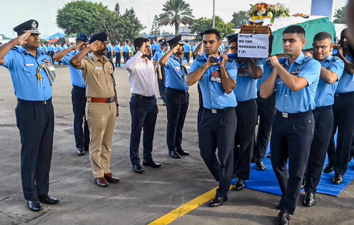 <div class="paragraphs"><p>Mortal remains of Wing Commander Namansh Syal, who lost his life in the LCA Tejas crash during the Dubai Air Show on Friday, brought to the Sulur Air Base, in Coimbatore on Sunday, Nov. 23, 2025. (Image Source: PTI)</p></div>