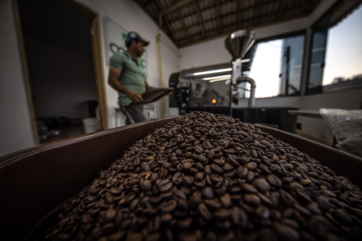 <div class="paragraphs"><p>A worker roasts coffee beans at a facility in Caconde, Sao Paulo state, Brazil.</p><p>Photographer: Jonne Roriz/Bloomberg</p></div>