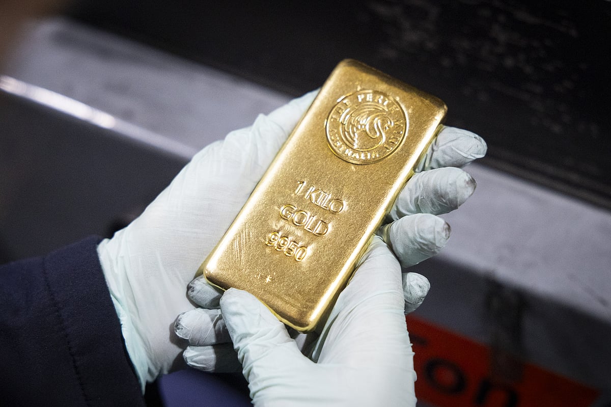 <div class="paragraphs"><p>Spot bullion whipsawed earlier Friday, with the market also seeing a brief surge in bid-ask spreads (Image source: Bloomberg)</p></div>