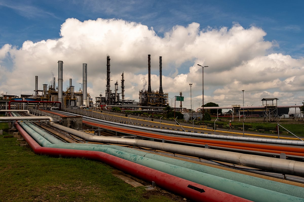 <div class="paragraphs"><p>Oil posted a fourth consecutive monthly drop in November as expectations for a swelling surplus weighed on the outlook. (Source: Bloomberg)</p></div>