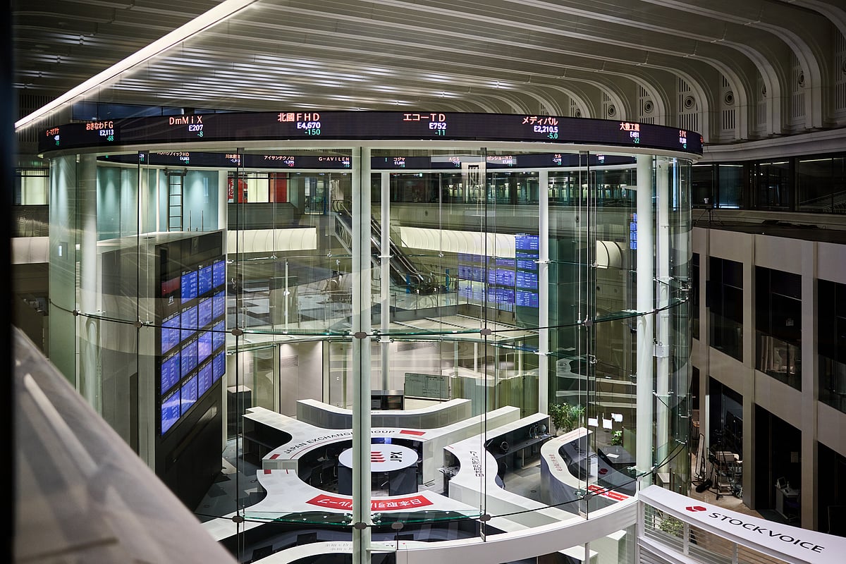 US Stocks Halt Winning Run As Bitcoin Selloff Deepens: Markets Wrap