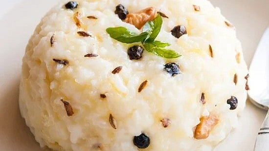 <div class="paragraphs"><p>A customer ordered 'Ven Pongal' and filter coffee. He allegedly found a worm in the food. He immediately alerted the staff. (Photo Courtesy: pinterest.com)</p></div>