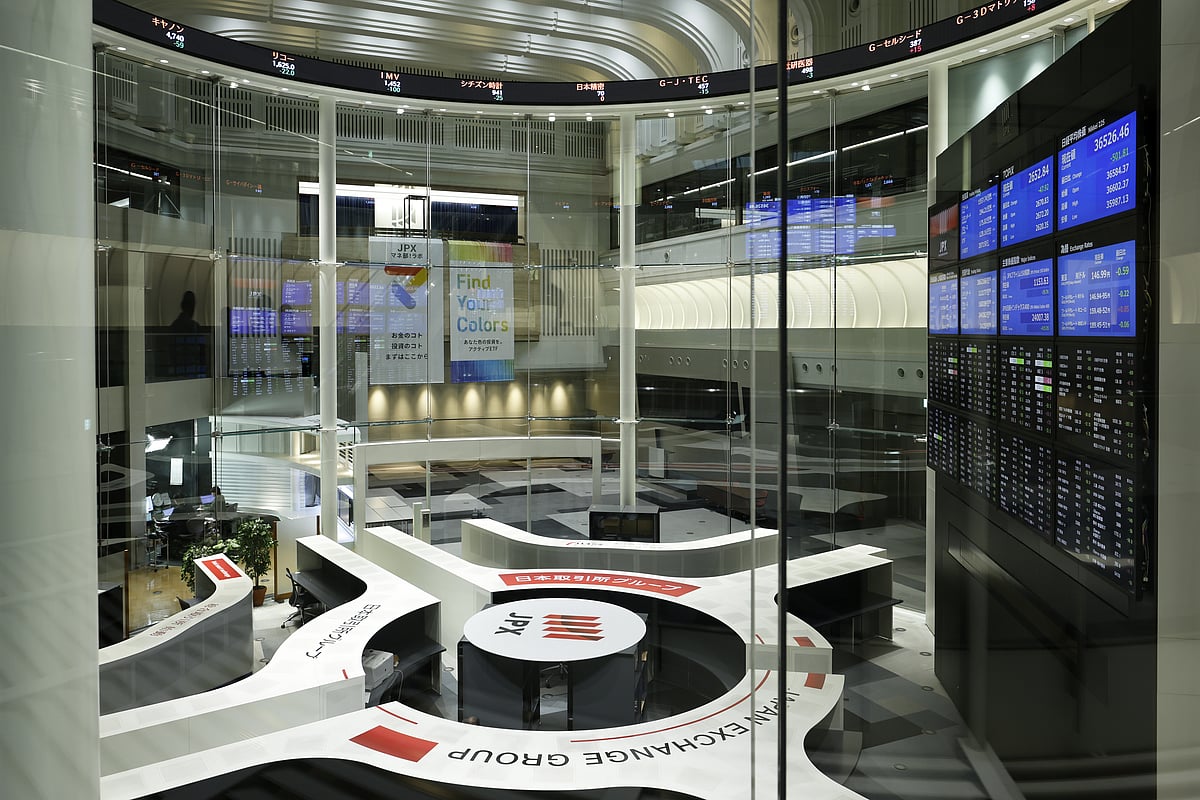 <div class="paragraphs"><p>S&amp;P 500 fell 0.5% and the Nasdaq 100 dropped 0.4% on Monday. (Source: Bloomberg)</p></div>