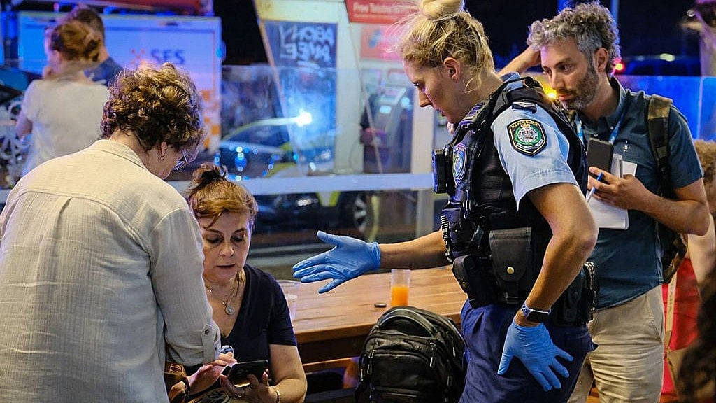 <div class="paragraphs"><p>Police first responders speak to members of the public at the scene. (Photographer: George Chan/Getty Images)</p></div>