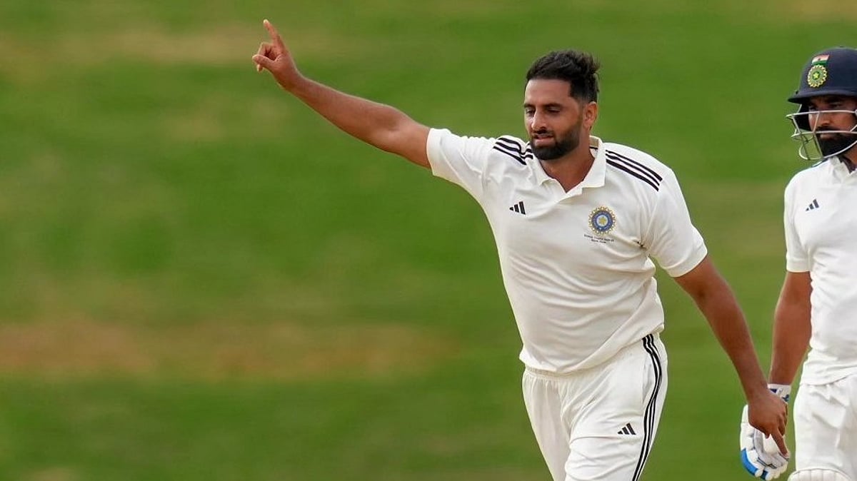 IPL 2026 Auction: Who Is Auqib Dar? The Uncapped J&K All-Rounder Sold To Delhi Capitals For Rs 8.4 crore