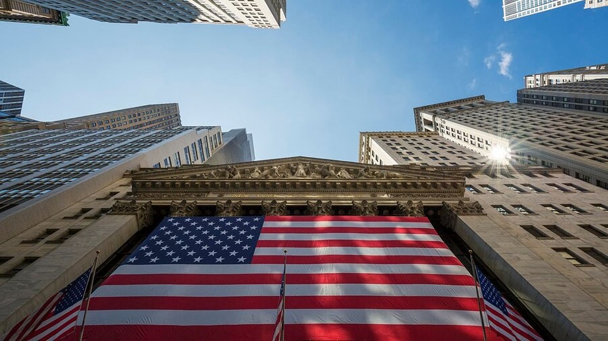 S&P 500, Nasdaq Tick Lower Amid Mixed Reactions To Economic Data