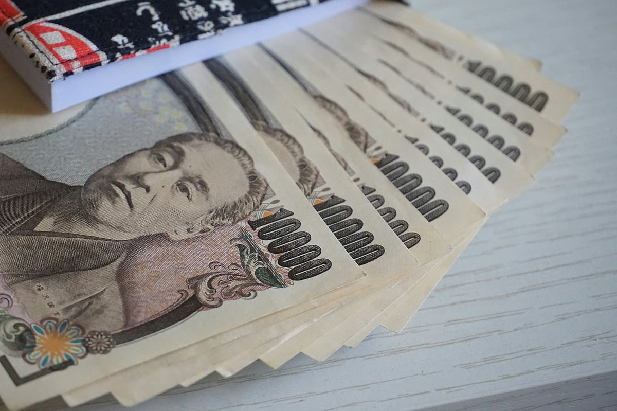 Japan Interest Rate Hike: Yen Extends Losses, Japan 10-Year Yield Hits Highest Since 2006