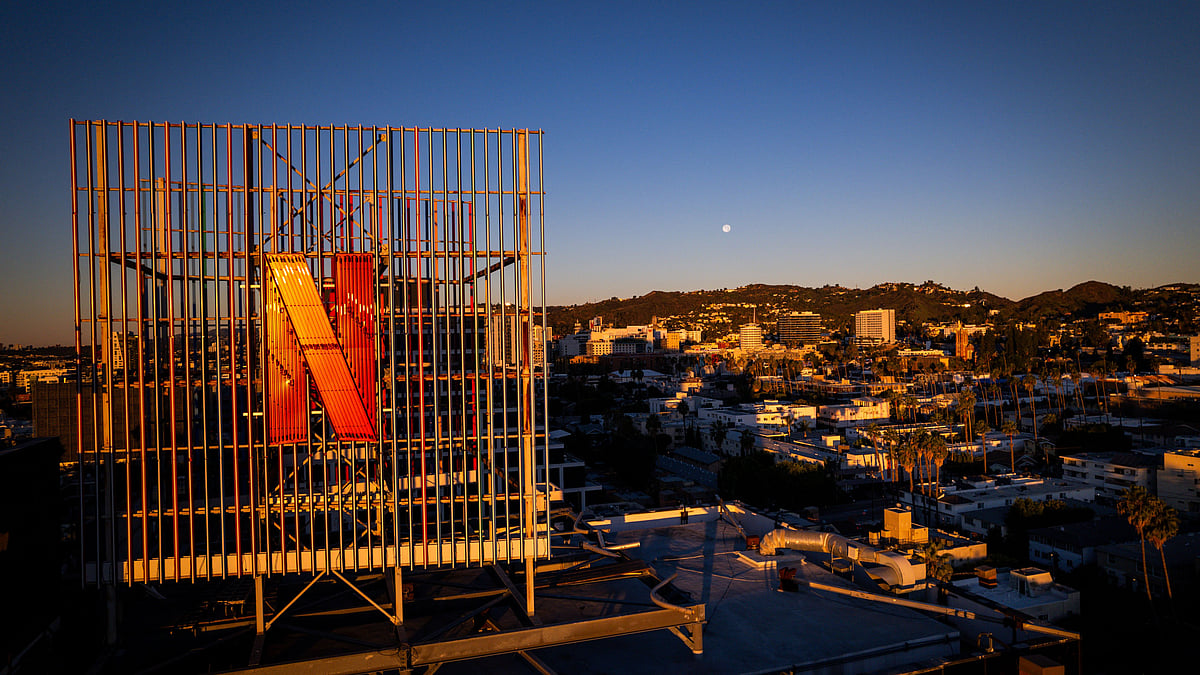 <div class="paragraphs"><p>Wells Fargo &amp; Co., BNP Paribas SA and HSBC Holdings Plc are among the banks that provided Netflix with the unsecured bridge loan (Image: Bloomberg) </p></div>