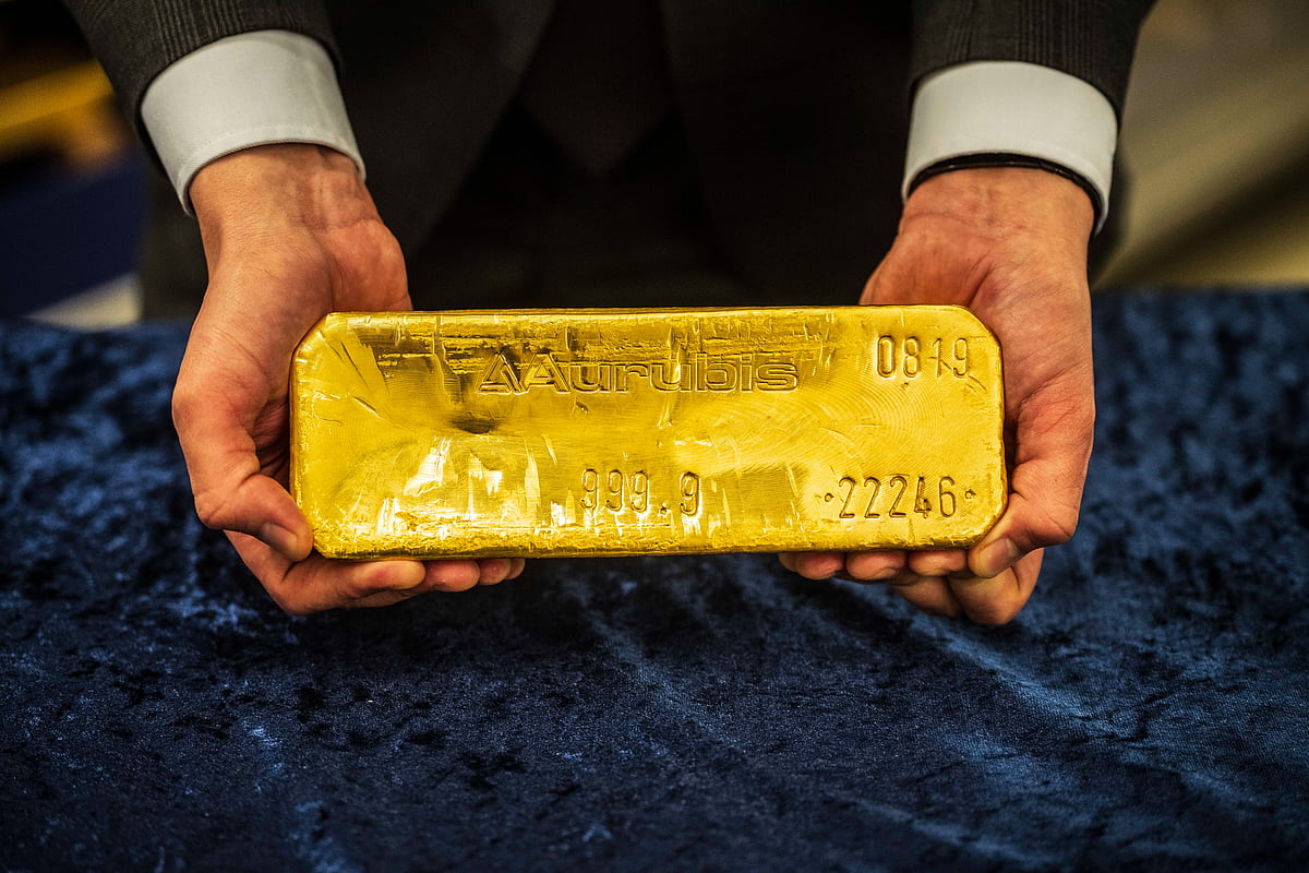 Gold Sets 50th Daily Record This Year On Rate-Cut Bets And Risk