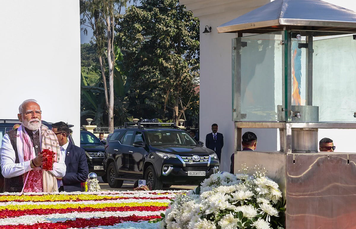 <div class="paragraphs"><p>In this image received on Dec. 21, 2025, Prime Minister Narendra Modi pays floral tributes at Swahid Smarak Kshetra, in Boragaon, in Guwahati, on Sunday, Dec. 21, 2025. (Photo: PTI)</p></div>