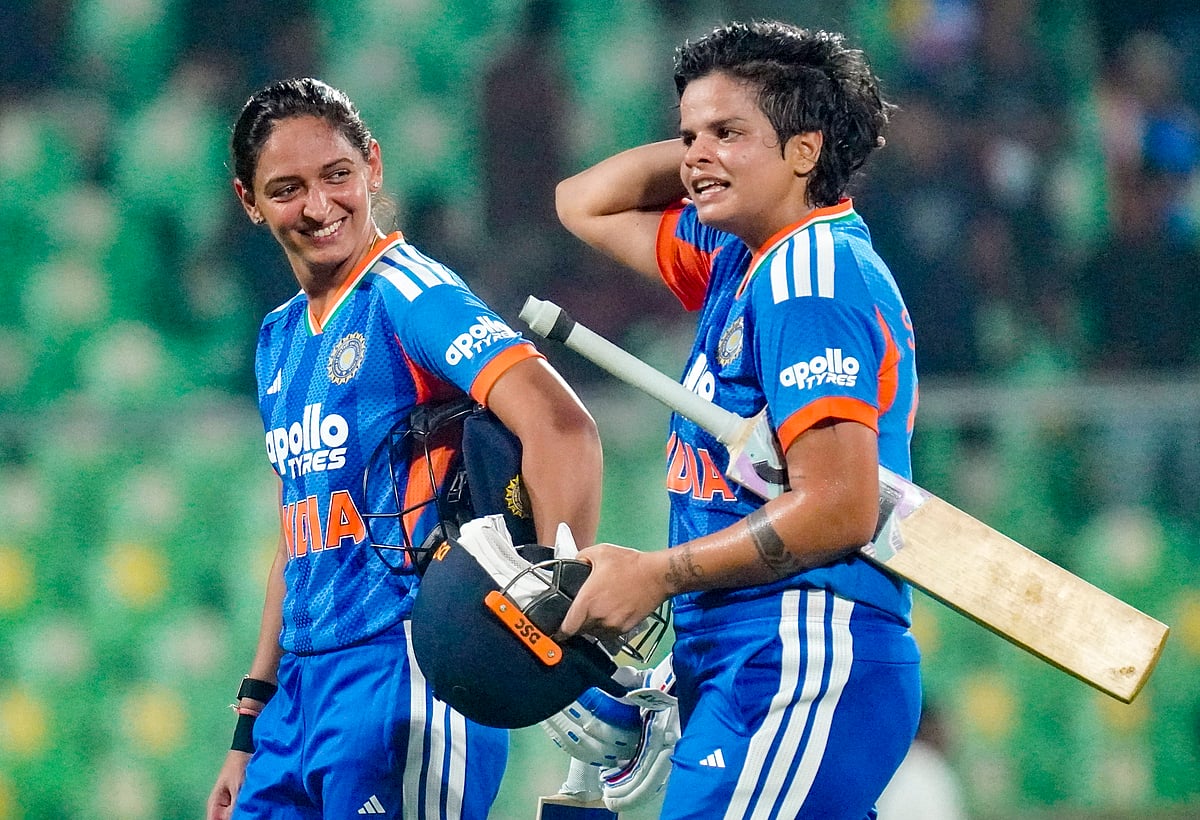 <div class="paragraphs"><p>India's captain Harmanpreet Kaur with teammate Shafali Verma at the end of play after India defeated Sri Lanka during the third T20 International cricket match of the series between India Women and Sri Lanka Women, at Greenfield International Stadium, in Thiruvananthapuram, Kerala, Friday, Dec. 26, 2025. (Photo: PTI)</p></div>