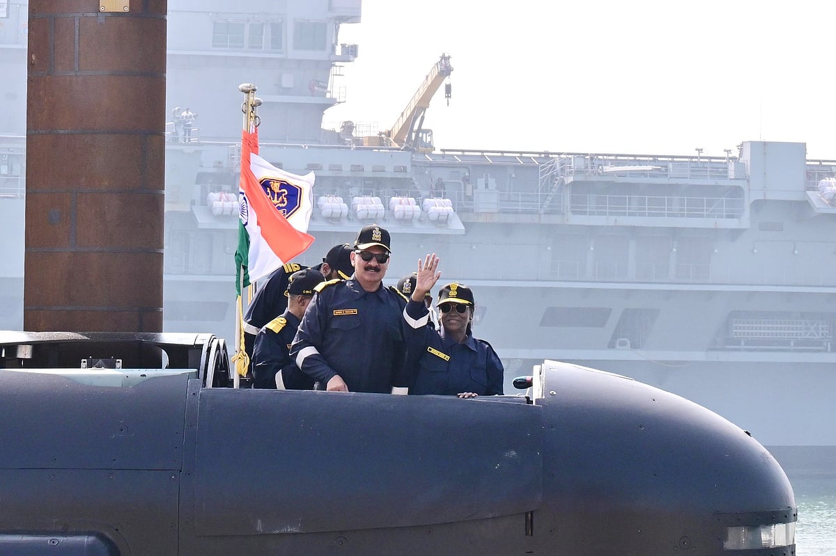 <div class="paragraphs"><p>This maiden sortie onboard a Kalvari Class Submarine by President Murmu is the second by a President. (Source: Official X Account of India)</p></div>