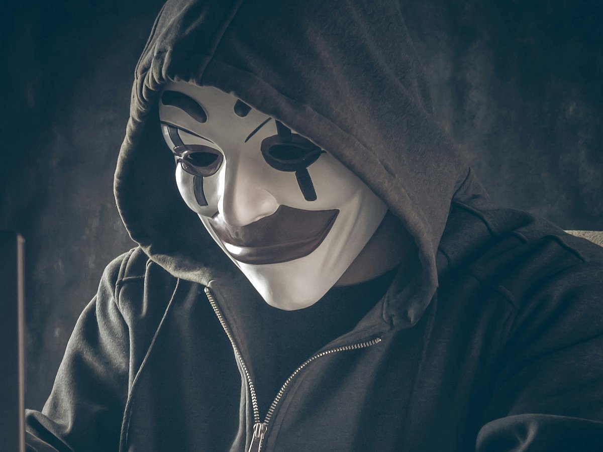 <div class="paragraphs"><p>The unidentified fraudsters added the complainants to the WhatsApp group and promised them high returns through share trading. (Photo: Bermix studio/ Unsplash)</p></div>