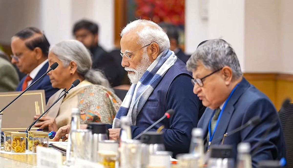 <div class="paragraphs"><p>Prime Minister Narendra Modi during a pre-Budget meeting with eminent economists and sectoral experts at NITI Aayog, in New Delhi. Finance Minister Nirmala Sitharaman and others are also seen. (@NarendraModi YT via PTI Photo)</p></div>