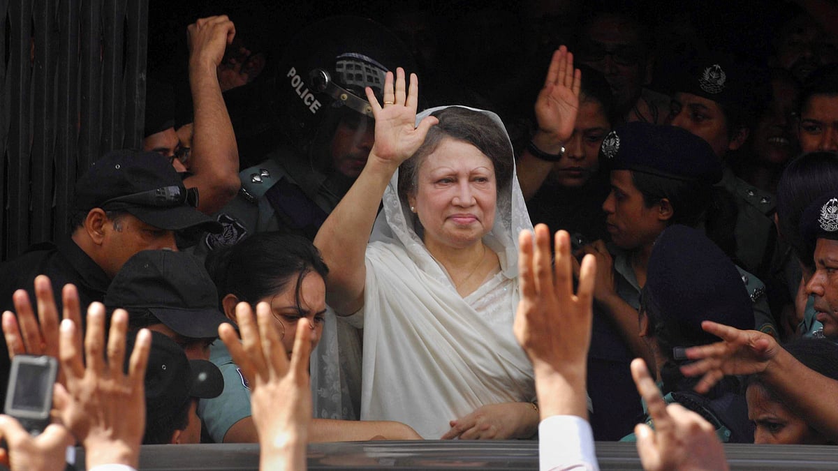 <div class="paragraphs"><p>FILE - Former Bangladesh Prime Minister Khaleda Zia waves to supporters after she was arrested, in Dhaka, Bangladesh, Sept. 3, 2007. (Photo: AP/PTI)</p></div>