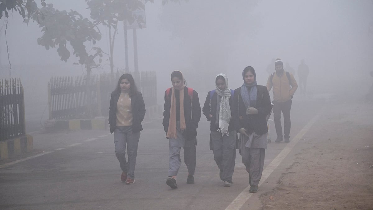 <div class="paragraphs"><p>People make their way amid dense fog on a winter morning on Wednesday, Dec. 31, 2025.</p></div>