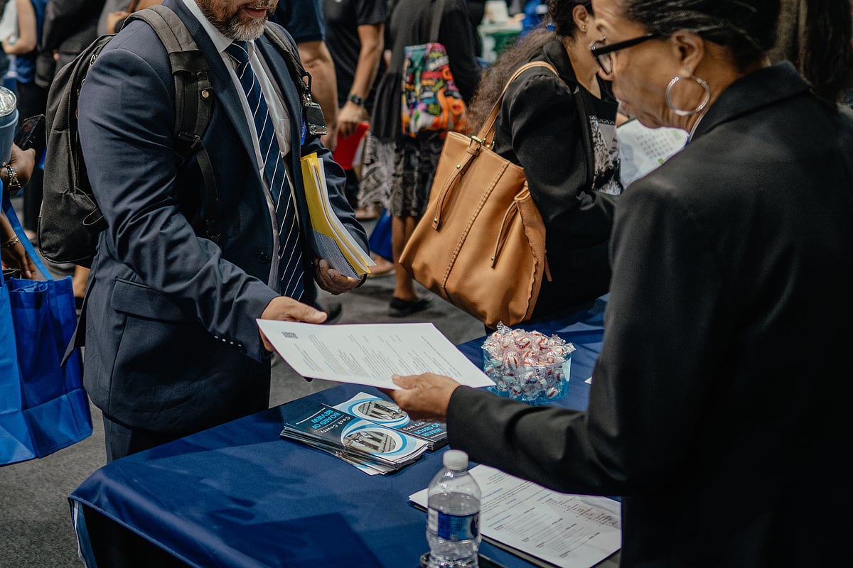 <div class="paragraphs"><p>Recruiters and job seekers speak during a job fair&nbsp;in Chicago (Photographer: Jamie Kelter Davis/Bloomberg)</p></div>