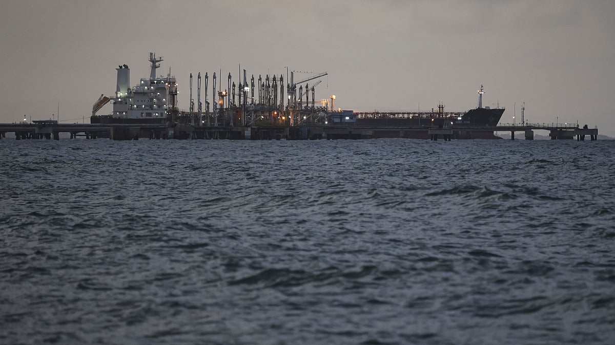 <div class="paragraphs"><p>An oil tanker anchored at the dock of an oil refinery on Dec. 18&nbsp;in Puerto Cabello, Venezuela.(Photographer: Jesus Vargas/Getty Images/Bloomberg)</p></div>