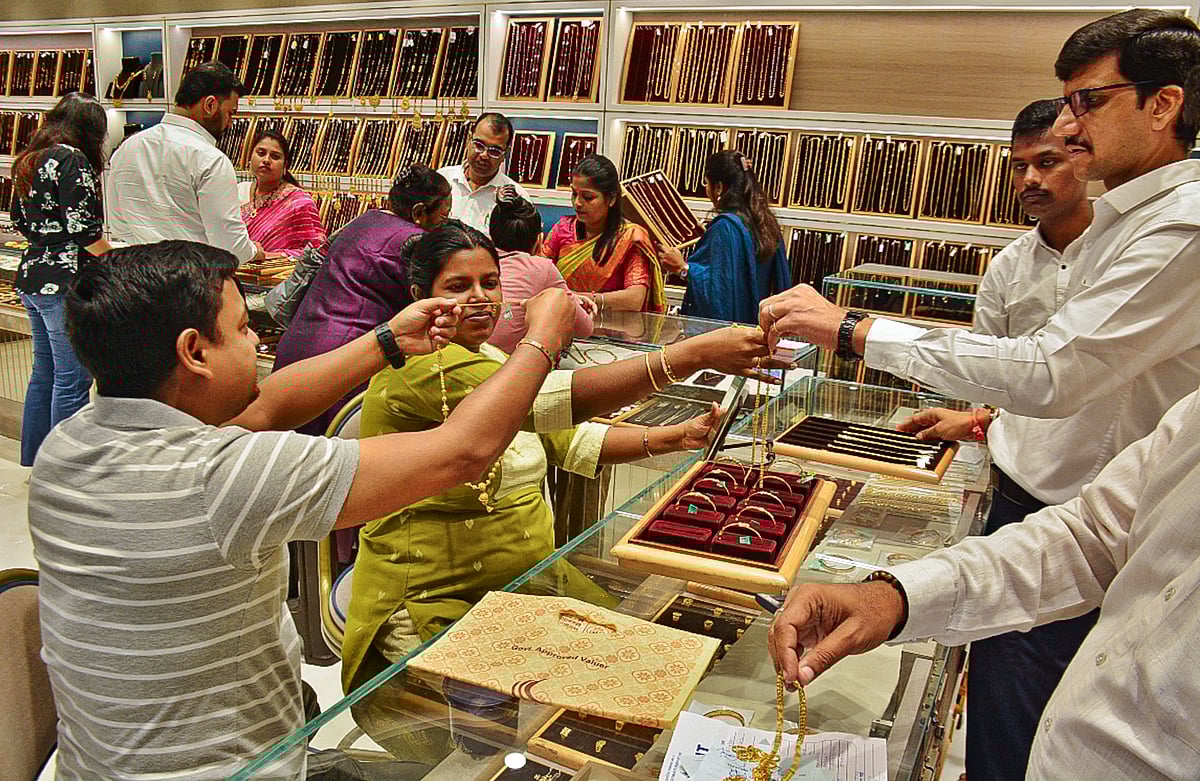 <div class="paragraphs"><p>Today, on the first Monday of January, (Jan.5, 2026), gold and silver prices in India are witnessing surge with the yellow metal trading at Rs 137,780 while the white metal is at Rs 243,340. (Photo: PTI)</p></div>
