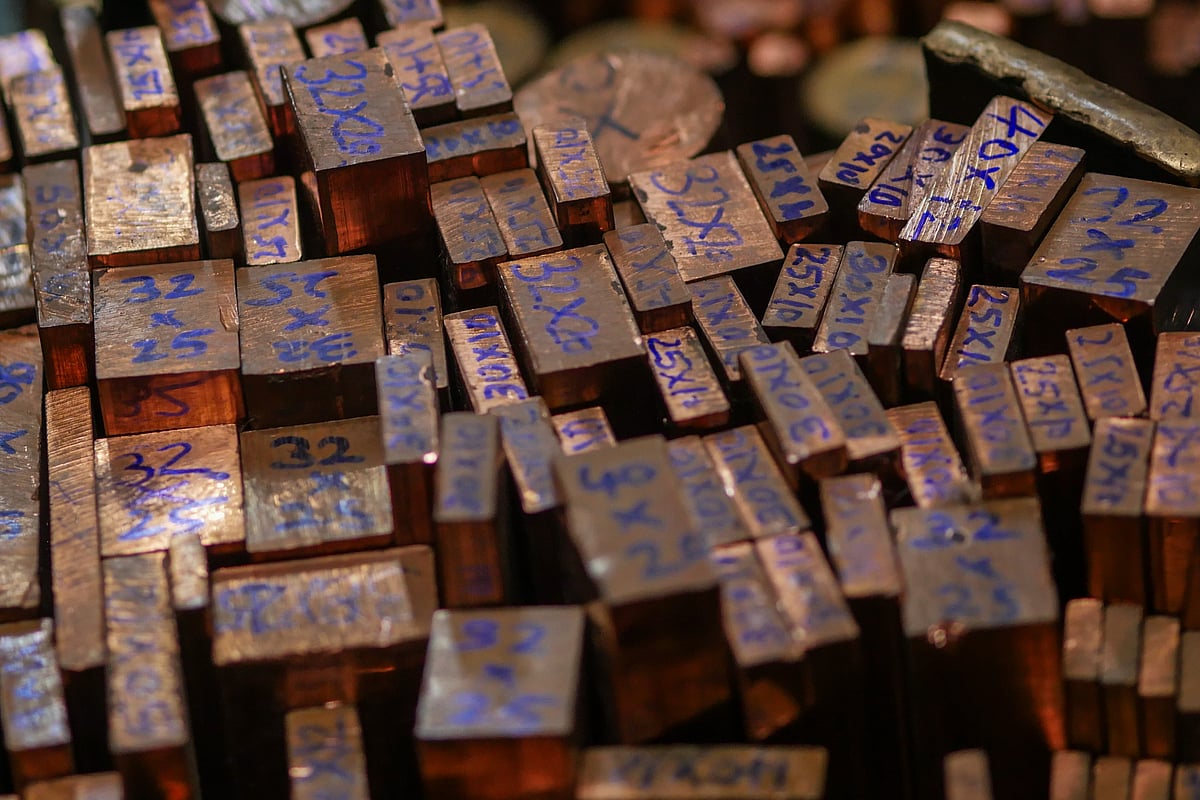 <div class="paragraphs"><p>Copper bars at a wholesale metal dealer in Mumbai, India (Photographer: Dhiraj Singh/Bloomberg)</p></div>