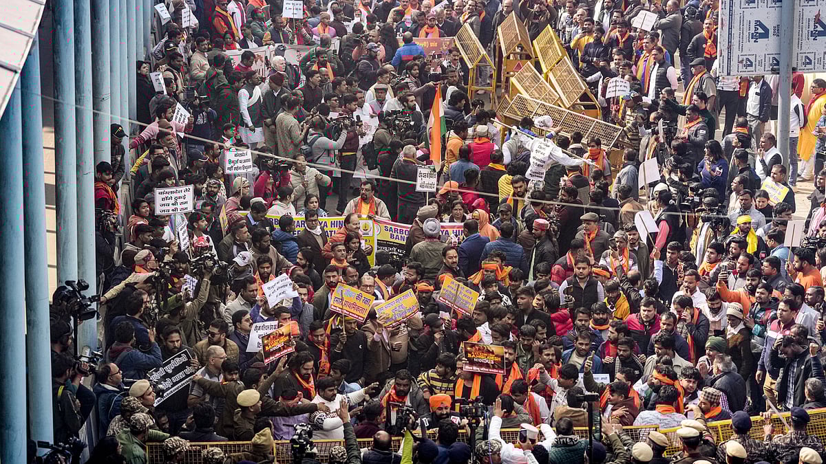 <div class="paragraphs"><p>The latest killing took place late Monday night at Charsindur Bazar in Narsingdi district. (Photo: PTI from Dec 23, 2025 - Police officials stop VHP and Bajrang Dal members during a protest outside the Bangladesh High Commission)</p></div>