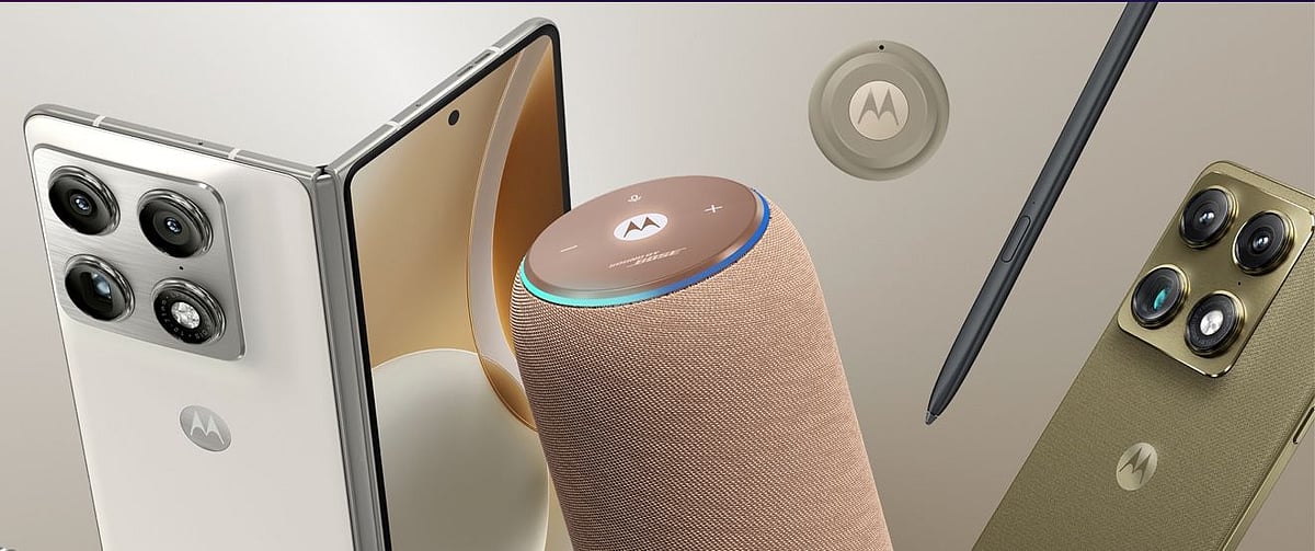 <div class="paragraphs"><p>Motorola introduced its book-style foldable, the Razr Fold, alongside the inaugural device in its new high-end lineup, the Motorola Signature, and a FIFA-themed Razr edition at CES 2026. (Source: Motorola)</p></div>