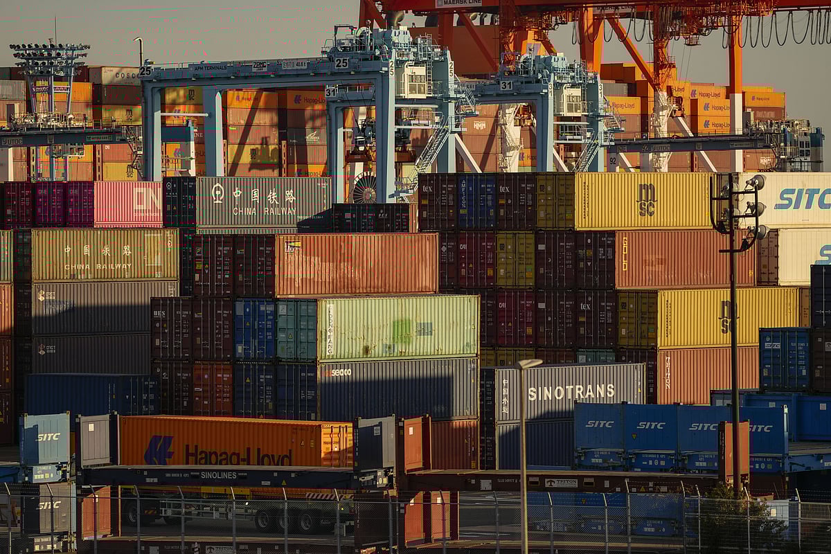 <div class="paragraphs"><p>Precious metals were mixed with silver rising 1.5%, while gold edged lower. (Source: Bloomberg)</p></div>