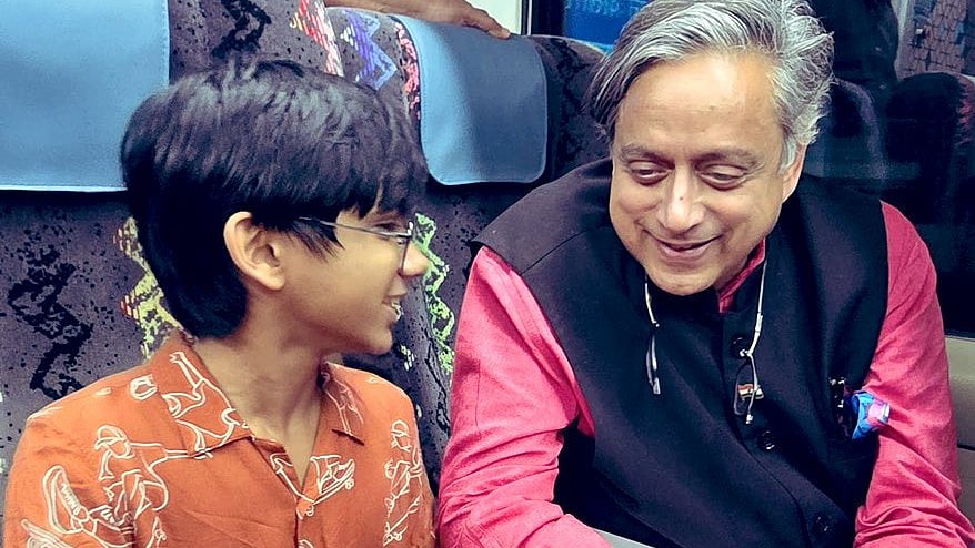 <div class="paragraphs"><p>During their interaction, the two of them spoke about the necessity for artificial intelligence to "transcend borders (Image: Shashi Tharoor/X)</p></div>