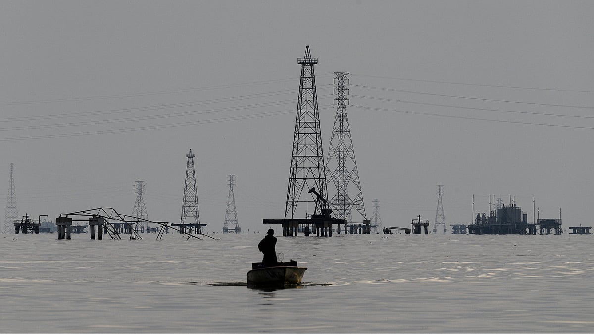 <div class="paragraphs"><p>Oil rigs on Lake Maracaibo in Cabimas, Zulia state, Venezuela (Photographer: Gaby Oraa/Bloomberg)</p></div>