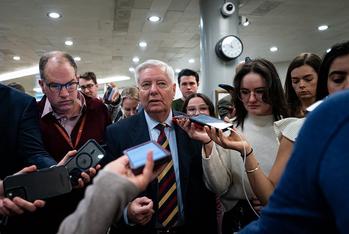 <div class="paragraphs"><p>Senator Lindsey Graham has greenlit Donald Trump's Russia sanctions. (Photo: Bloomberg)</p></div>
