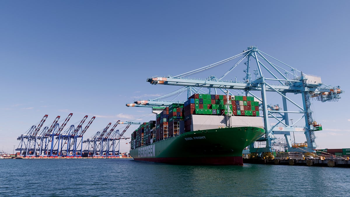 <div class="paragraphs"><p>A container ship at the Port of Los Angeles. (Photo: Eric Thayer/Bloomberg)</p></div>