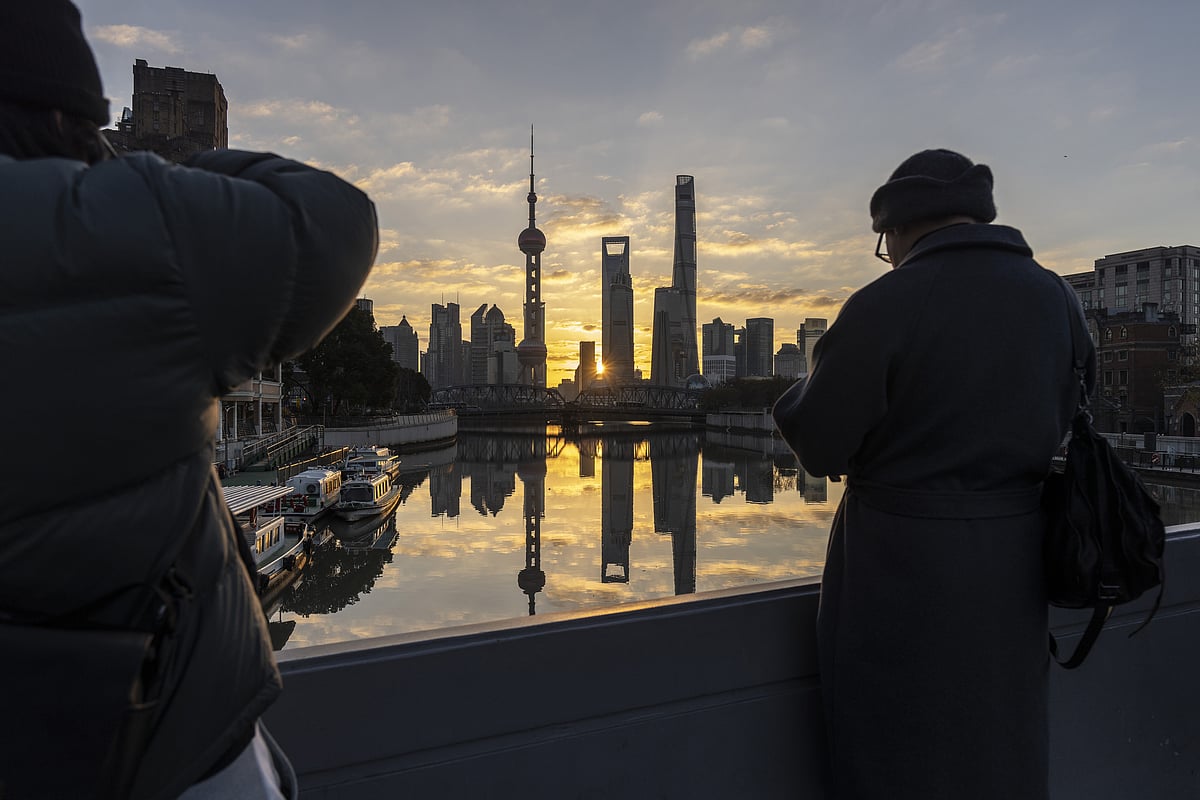 <div class="paragraphs"><p>A flat day for the S&amp;P 500 on Thursday masked selling in tech behemoths such as Nvidia Corp. (Source: Bloomberg)</p></div>