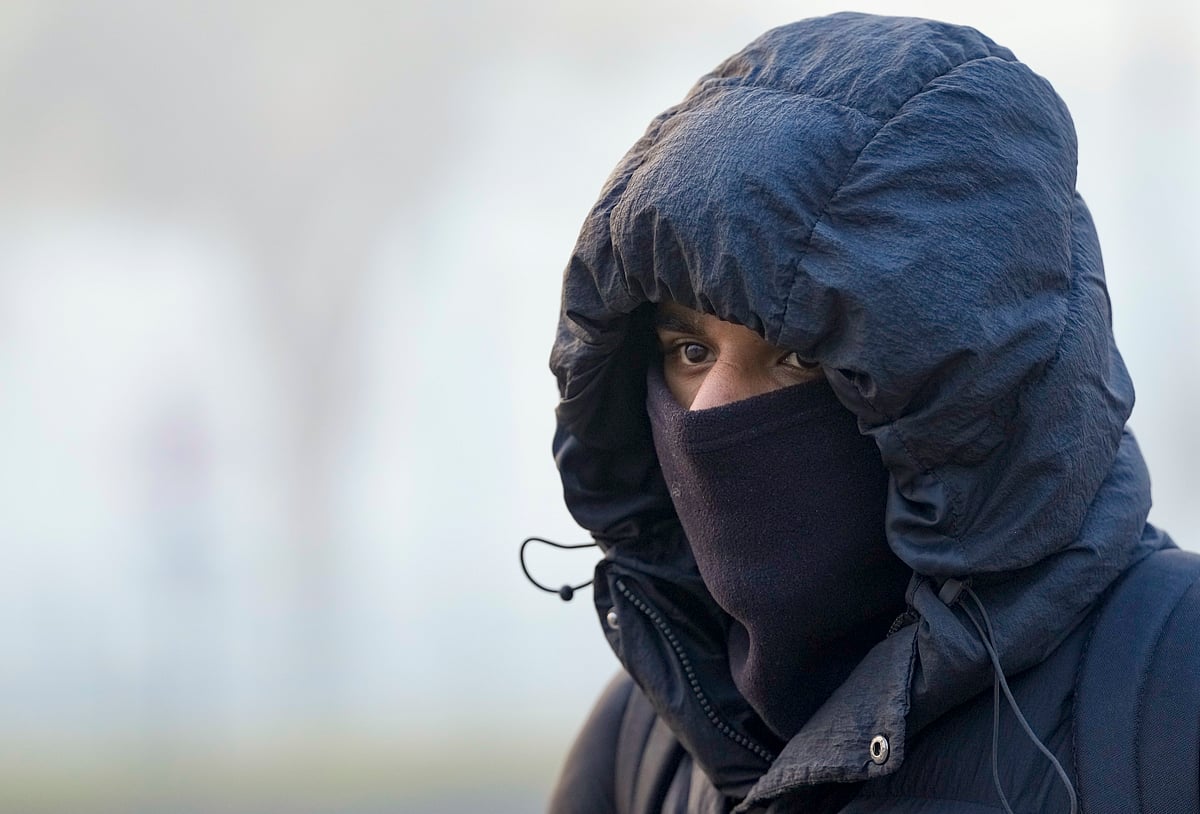 <div class="paragraphs"><p>A man covers himself to protect from the cold on a winter morning, at Kartavya Path, in New Delhi, Saturday, Jan. 10, 2026. (PTI Photo/Atul Yadav)</p></div>