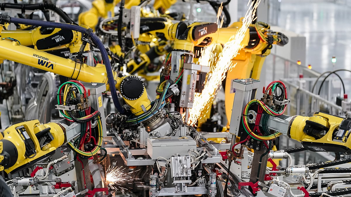 <div class="paragraphs"><p>With the outlook for the labor market more uncertain, the Federal Reserve is set to deliver two more 25 basis-point interest rate cuts. (Image: Bloomberg)</p></div>