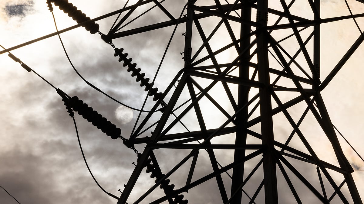 <div class="paragraphs"><p>While the Trump administration has championed data centers in the country’s artificial intelligence race with China, surging utility bills linked in part to this rapid buildout now threatens the Republican majority in Congress. (Photo: Bloomberg)</p></div>