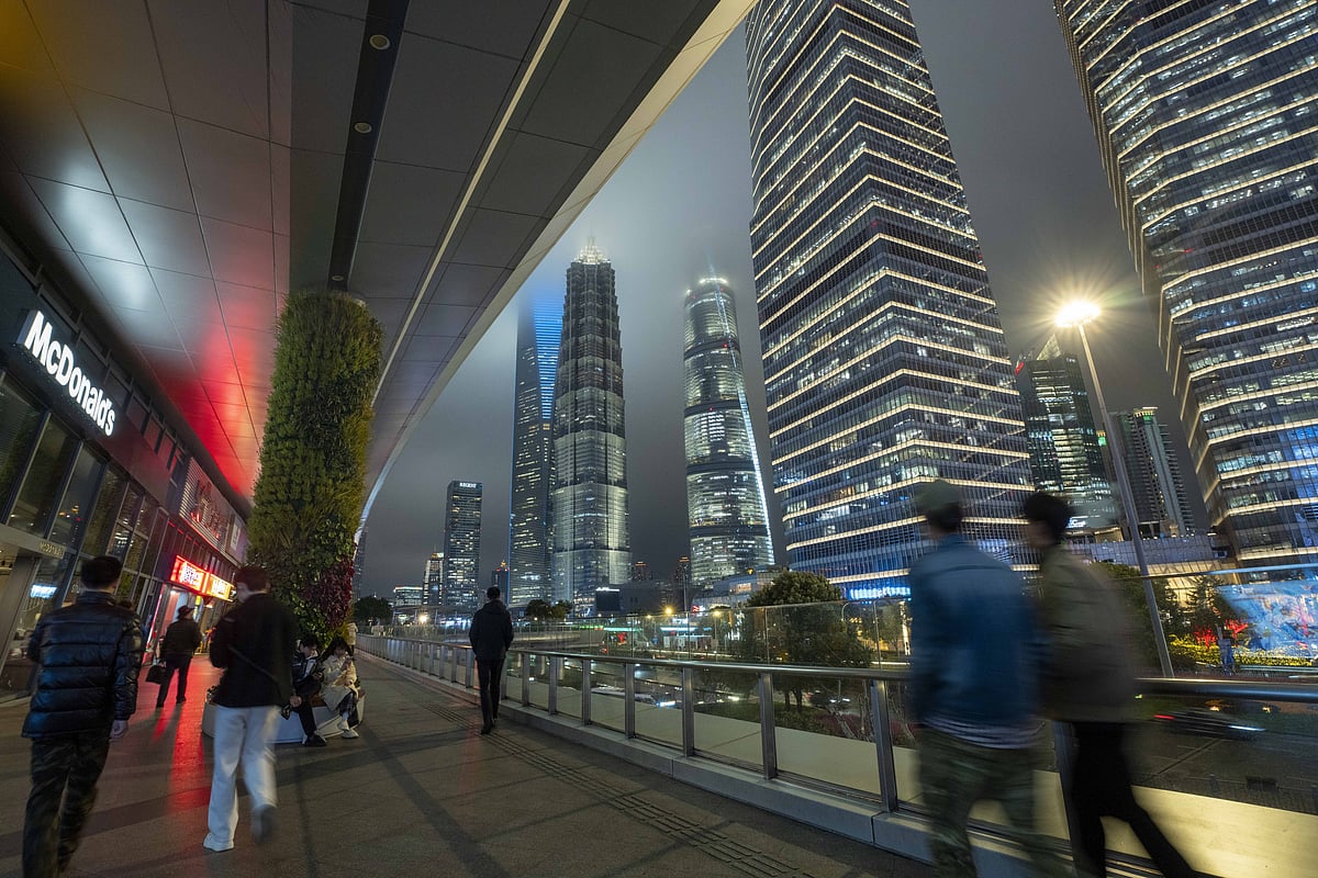 <div class="paragraphs"><p>Asian shares have outpaced the S&amp;P 500 this year, even as the US benchmark also rose to a record. (Source: Bloomberg)</p></div>