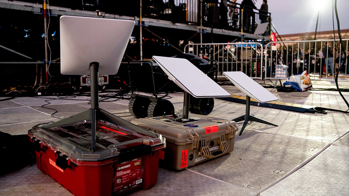 <div class="paragraphs"><p>SpaceX has waived the Starlink subscription fee in Iran, so people with receivers in the country can access service without paying. (Image: Bloomberg)</p></div>