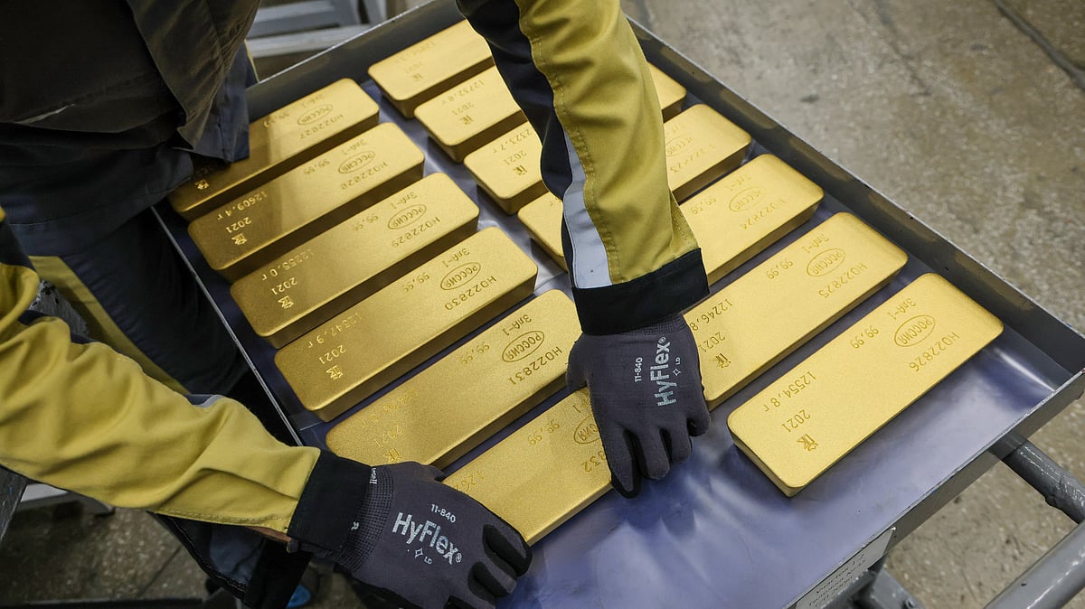 <div class="paragraphs"><p>Spot gold rose 0.4% to $4,606.45 an ounce as of 8:47 a.m. in Singapore. (Photo: Bloomberg)</p></div>